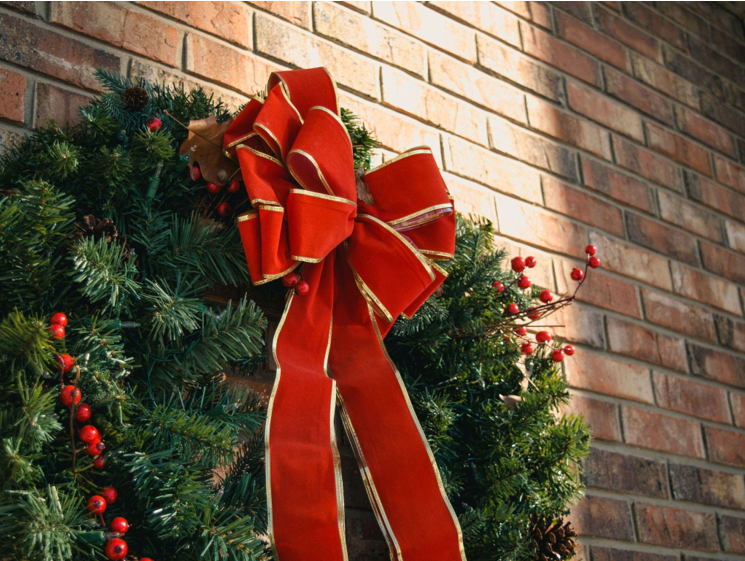 Celebrate the Holidays with Artificial Christmas Wreaths that Travel with You