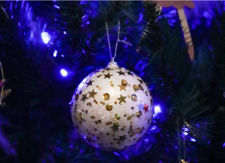 Flocked Artificial Christmas Tree Can Enhance the Hospital Environment for Nurses and Doctors